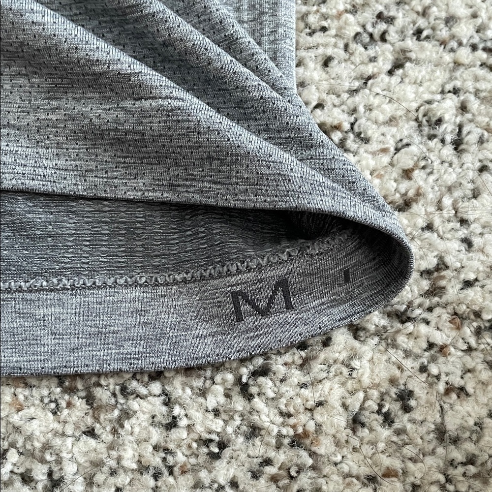 Lululemon gray vent collared shirt wicking material men’s size medium - Picture 4 of 6